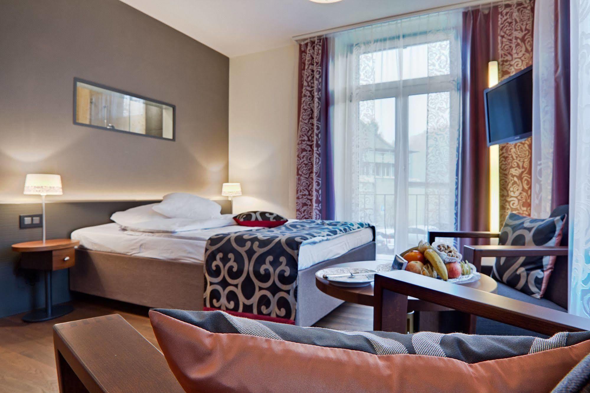 Belvedere Strandhotel Spiez Exterior foto